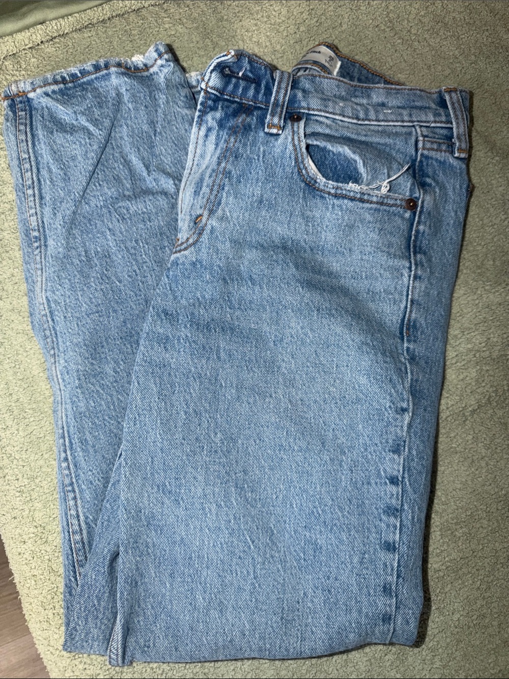 Abercrombie & Fitch Light Blue Relaxed Women’s Mid Rise Straight Jeans 26 short